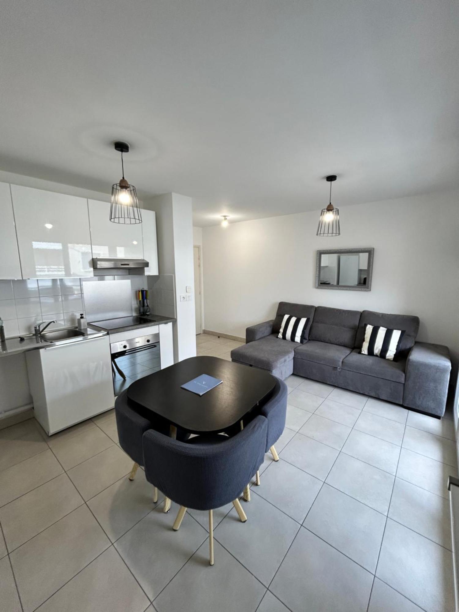 Appartement Avec Terrasse Et Box Entre Plages Et Nature Marseille Luaran gambar